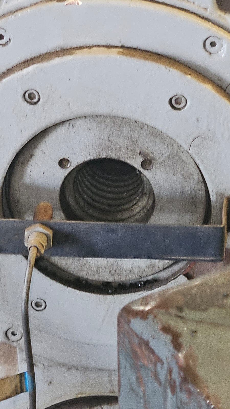 Spiral structured-wall pipe forming head